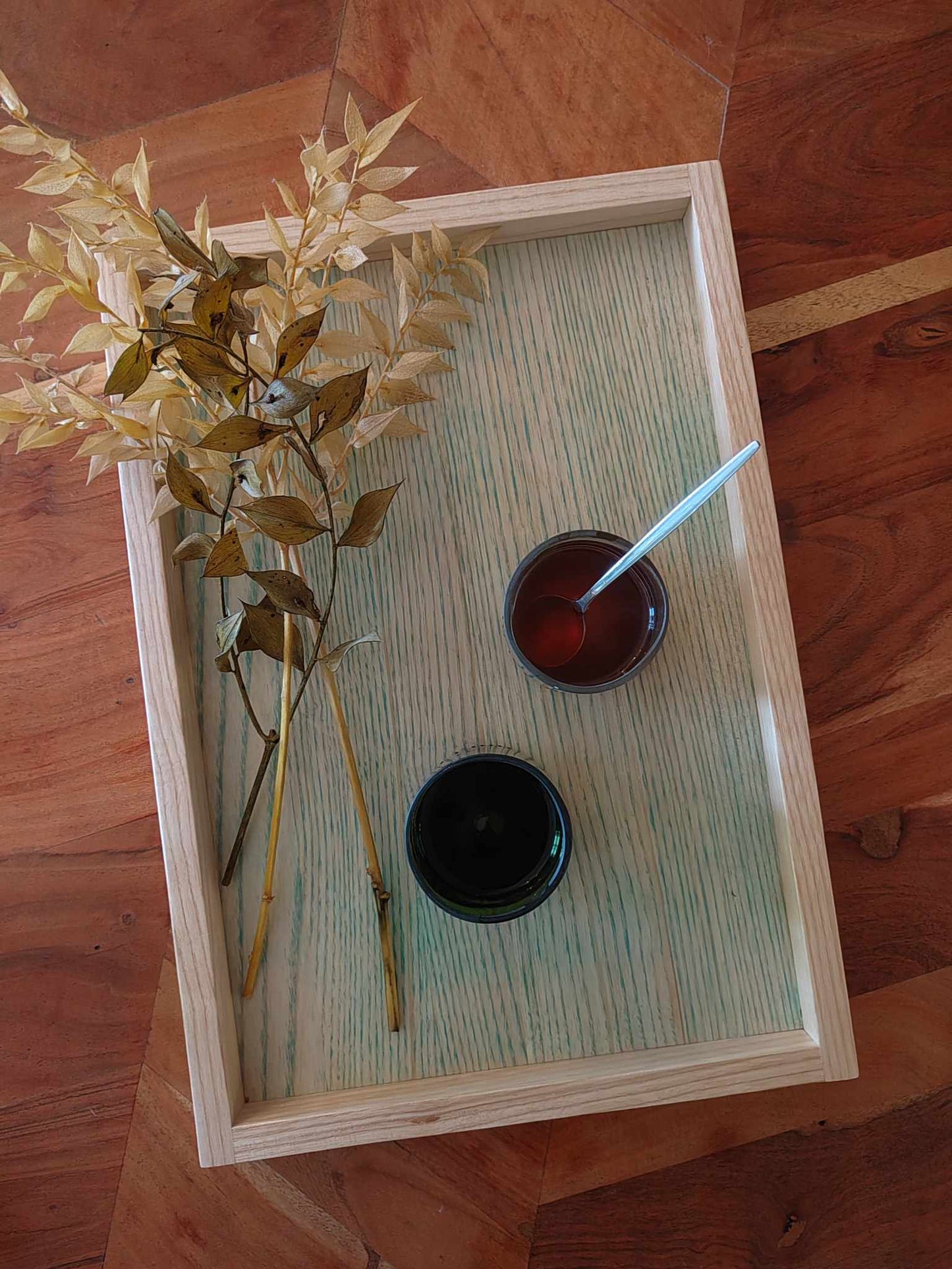 Plateau en frêne massif – Teinte artisanale unique